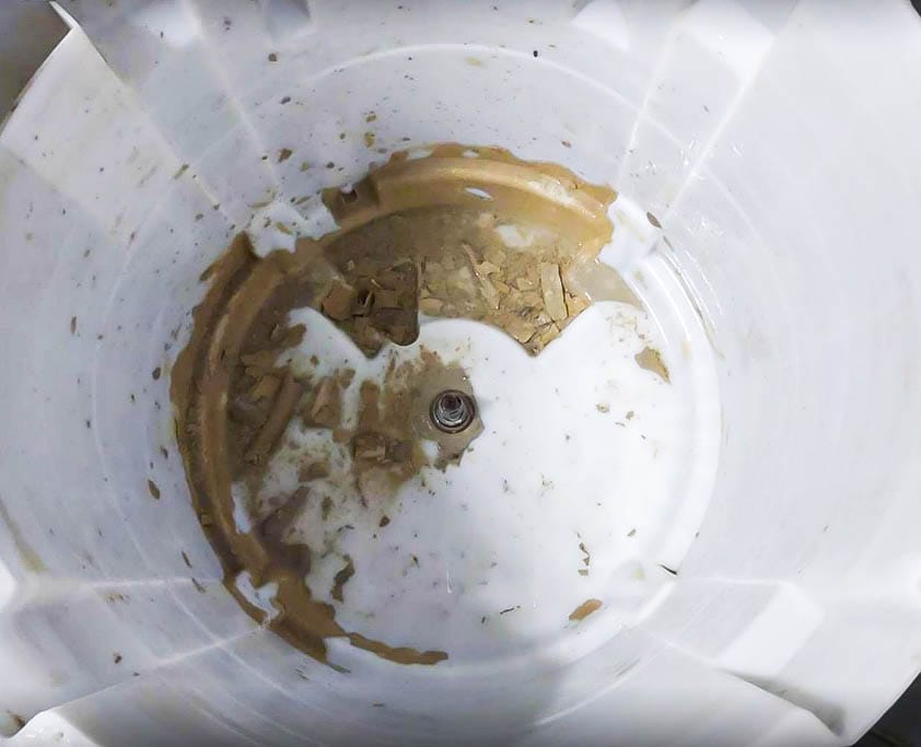 洗衣機真的有那麼髒？只靠洗衣機清洗劑絕對不夠！開箱五年沒洗的洗衣機 FT.小川職人洗衣機清洗
