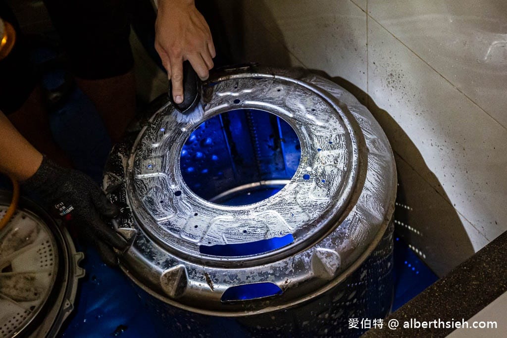 洗衣機真的有那麼髒？只靠洗衣機清洗劑絕對不夠！開箱五年沒洗的洗衣機 FT.小川職人洗衣機清洗