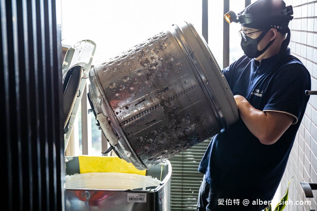 洗衣機真的有那麼髒？只靠洗衣機清洗劑絕對不夠！開箱五年沒洗的洗衣機 FT.小川職人洗衣機清洗