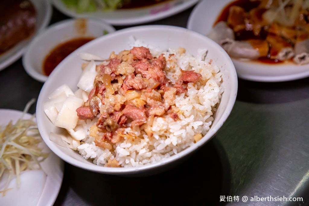 興加臭豆腐．嘉義宵夜美食（通通銅板價，臭豆腐外酥內嫩，紅麴滷豬腳Q嫩好吃） @愛伯特