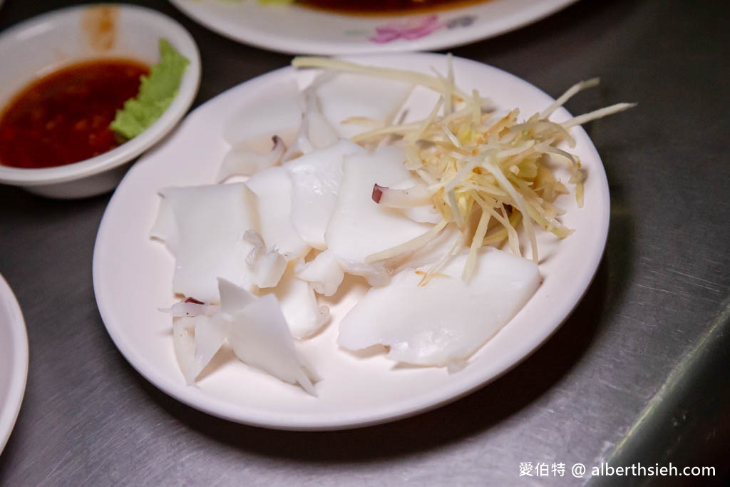 興加臭豆腐．嘉義宵夜美食（通通銅板價，臭豆腐外酥內嫩，紅麴滷豬腳Q嫩好吃） @愛伯特