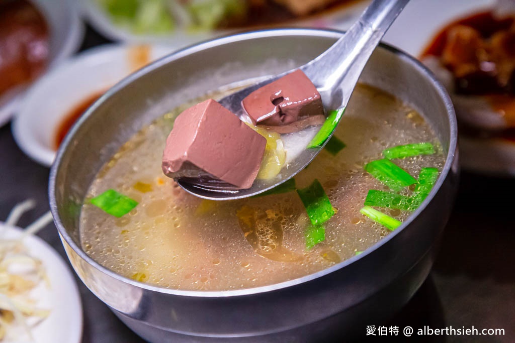 興加臭豆腐．嘉義宵夜美食（通通銅板價，臭豆腐外酥內嫩，紅麴滷豬腳Q嫩好吃） @愛伯特