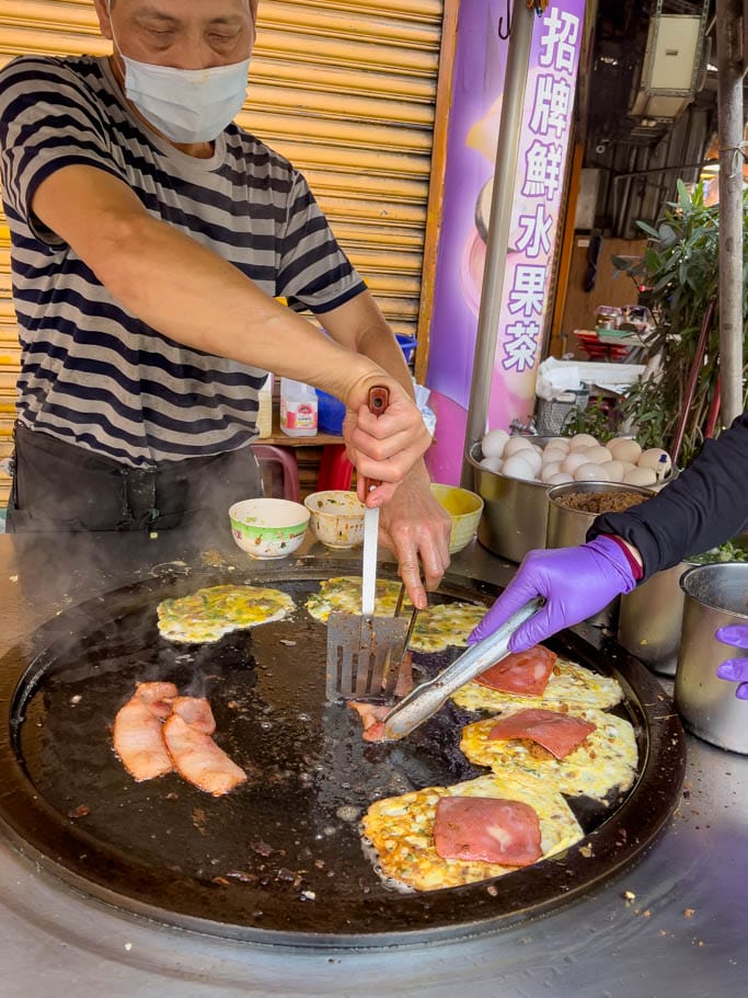 桃園龜山后街美食．龜山無名蛋包飯（多層次口感好吃美味的早餐）