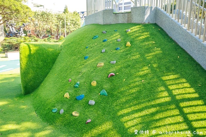 中壢親子公園．中壢藝術園區（土丘溜滑梯、旋轉陀螺、親子鞦韆、攀爬網、攀岩塊）