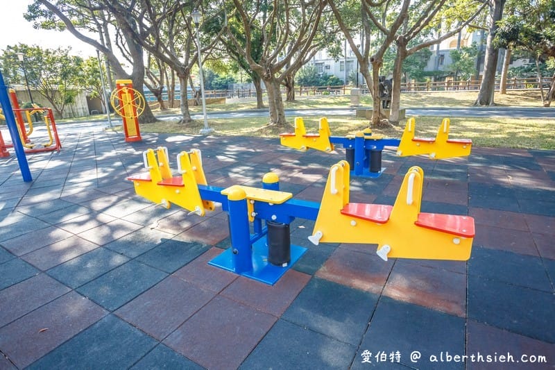 中壢親子公園．中壢藝術園區（土丘溜滑梯、旋轉陀螺、親子鞦韆、攀爬網、攀岩塊）