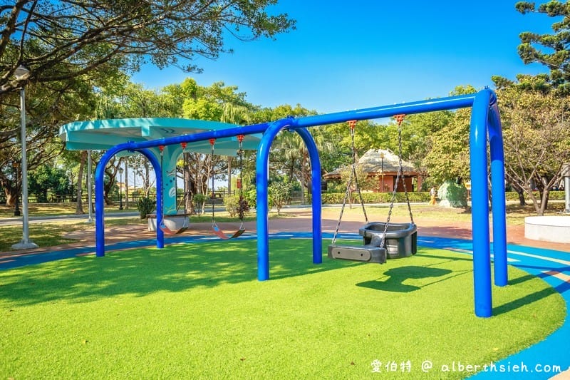 中壢親子公園．中壢藝術園區（土丘溜滑梯、旋轉陀螺、親子鞦韆、攀爬網、攀岩塊）