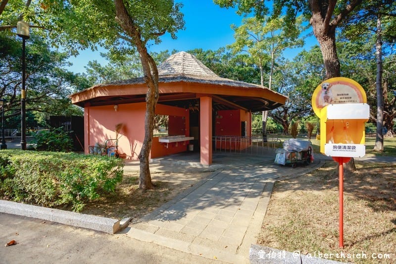 中壢親子公園．中壢藝術園區（土丘溜滑梯、旋轉陀螺、親子鞦韆、攀爬網、攀岩塊）