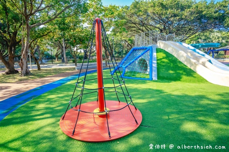 中壢親子公園．中壢藝術園區（土丘溜滑梯、旋轉陀螺、親子鞦韆、攀爬網、攀岩塊）