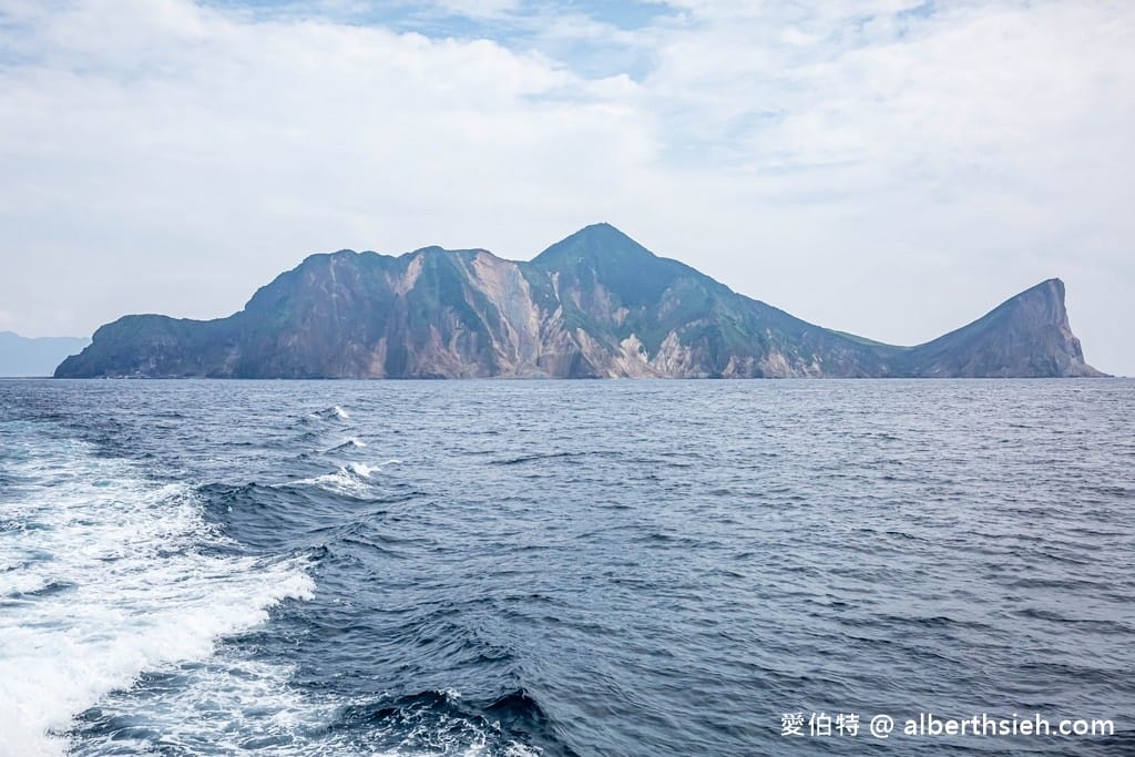 宜蘭賞鯨推薦．龜山島賞鯨繞島牛奶海（新福豐168賞鯨豚，不誇張直接看到整群五百隻海豚！）