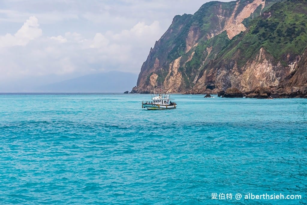 宜蘭賞鯨推薦．龜山島賞鯨繞島牛奶海（新福豐168賞鯨豚，不誇張直接看到整群五百隻海豚！）