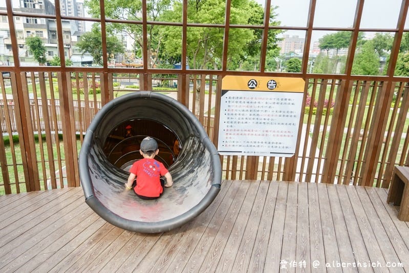 桃園親子景點．龜山中興兒二公園（透明彩虹水管溜滑梯，兒童遊戲沙坑）