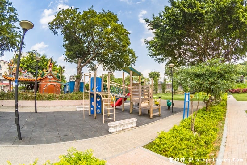 桃園親子景點．龜山中興兒二公園（透明彩虹水管溜滑梯，兒童遊戲沙坑）