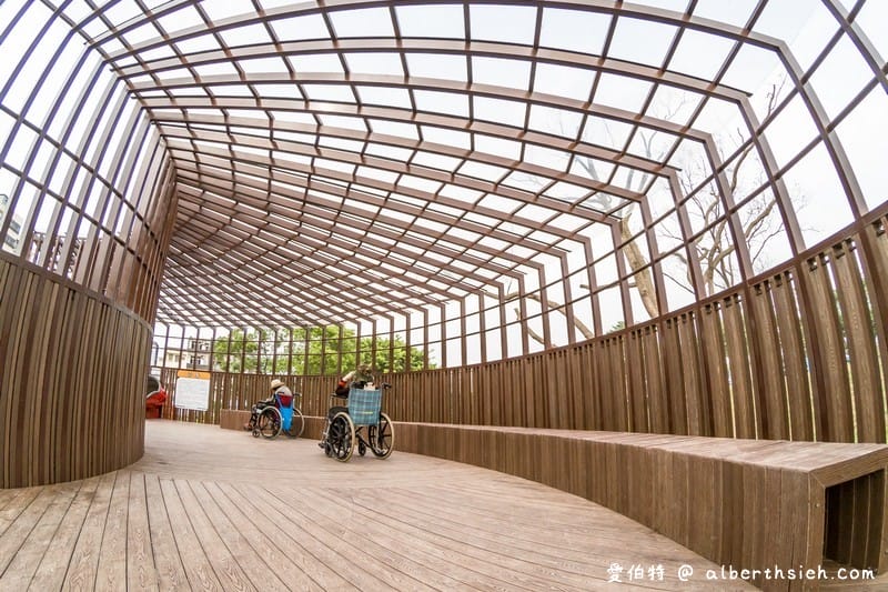 桃園親子景點．龜山中興兒二公園（透明彩虹水管溜滑梯，兒童遊戲沙坑）