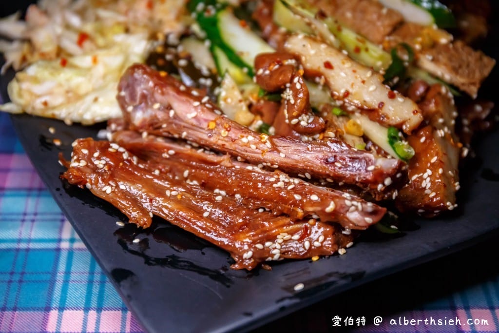 忠貞眷村口麻辣滷味米干．中壢龍岡美食（外省老滷超好吃必點，尤其是鴨翅）
