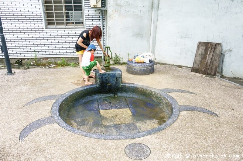桃園親子景點．龜山中興兒二公園（透明彩虹水管溜滑梯，兒童遊戲沙坑）