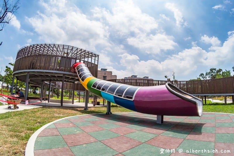 桃園親子景點．龜山中興兒二公園（透明彩虹水管溜滑梯，兒童遊戲沙坑）