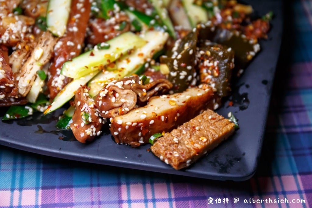 忠貞眷村口麻辣滷味米干．中壢龍岡美食（外省老滷超好吃必點，尤其是鴨翅）