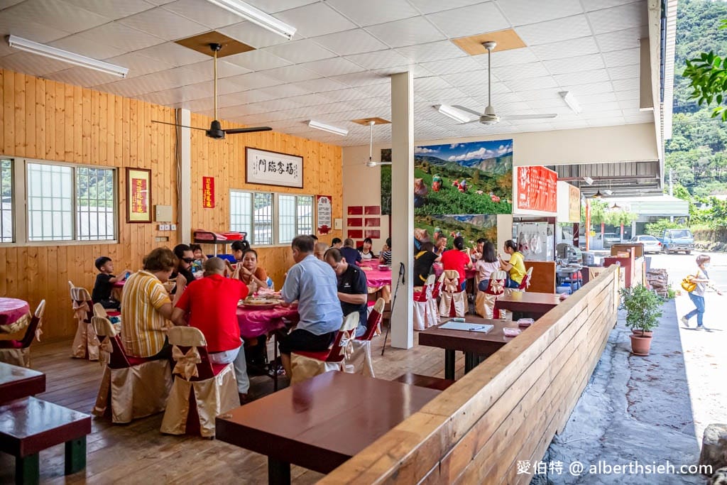 江師傅夢谷鋼桶烤雞店．南投仁愛美食（烤雞超級酥脆香氣很夠，糖醋魚無土味超好吃）