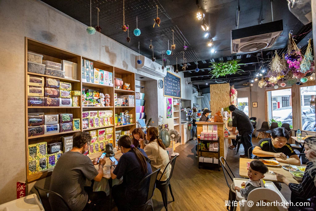 苗栗通霄美食．梁陳吉日（美麗的乾燥花餐廳價格親民餐點美味） @愛伯特