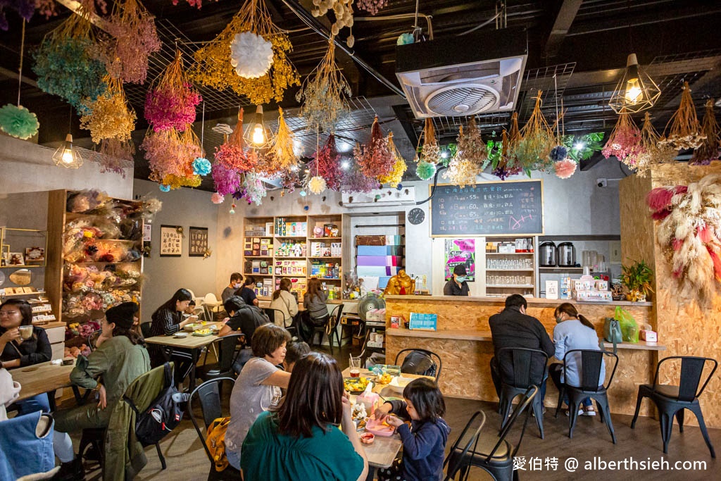 苗栗通霄美食．梁陳吉日（美麗的乾燥花餐廳價格親民餐點美味） @愛伯特