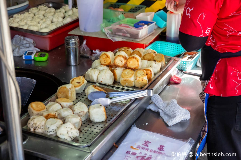 銘記上海生煎包．桃園中壢美食（龍岡忠貞市場推薦早餐，一顆只要11元，推薦韭菜口味） @愛伯特