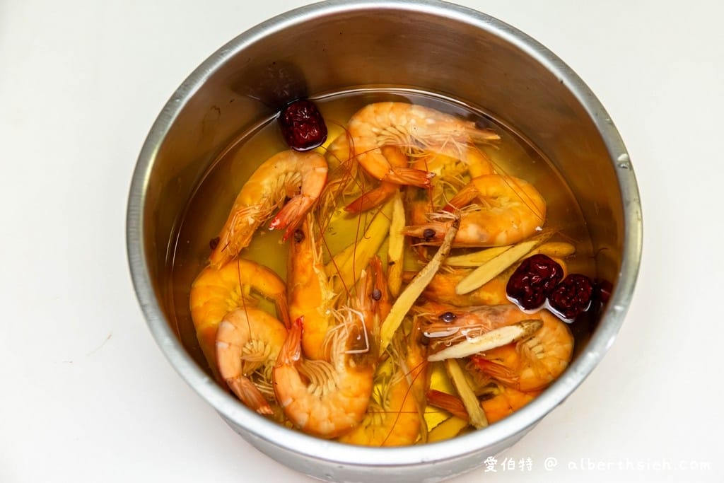 冰鎮啤酒蝦．食譜（啤酒配上鮮甜彈牙的蝦肉超美味）
