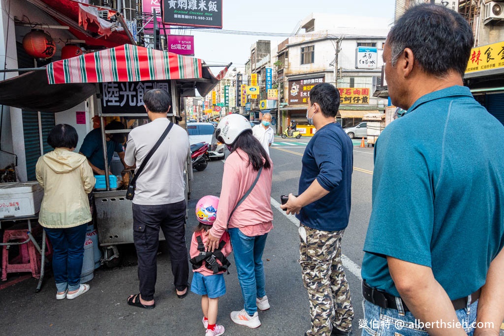 龜山陸光飯糰早餐-中興店（份量大，米飯Q彈的大排長龍古早味飯糰） @愛伯特