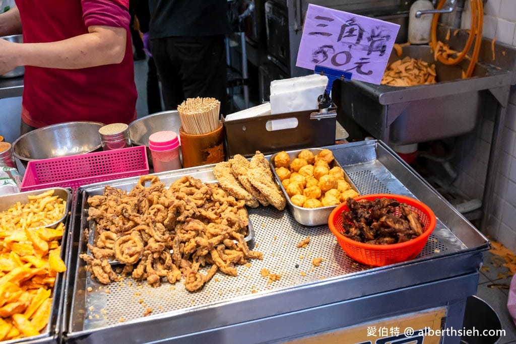 陳季炸雞．台北北投美食（網友譽為在地最強炸雞，雞排60元，雞翅5隻110元）