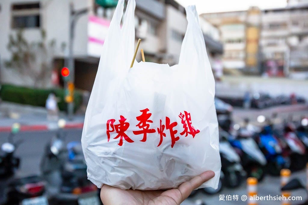陳季炸雞．台北北投美食（網友譽為在地最強炸雞，雞排60元，雞翅5隻110元）
