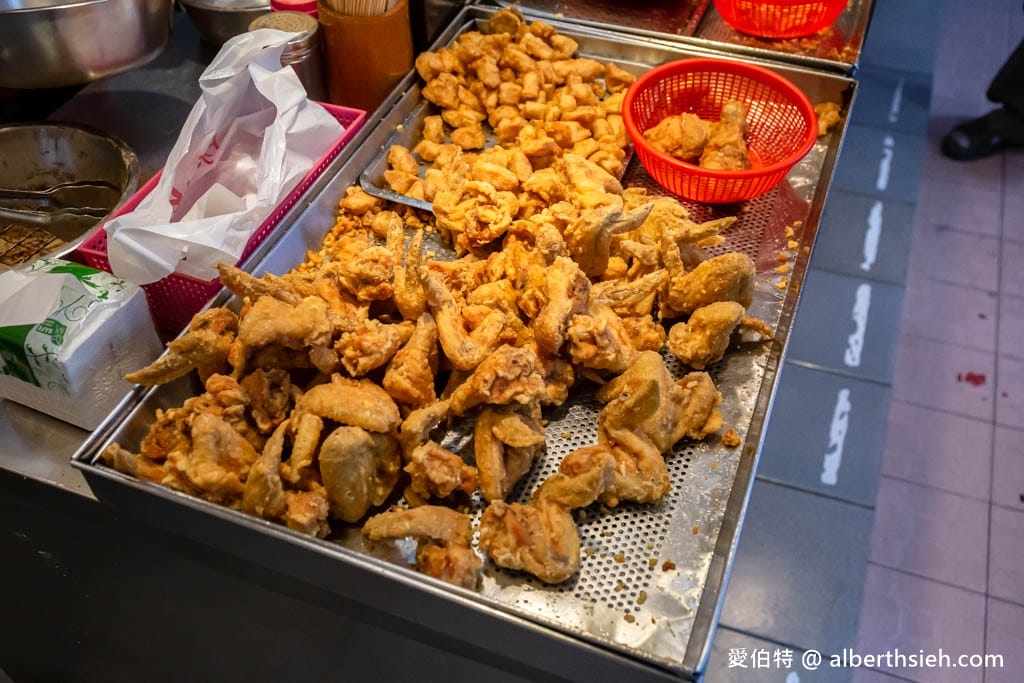 陳季炸雞．台北北投美食（網友譽為在地最強炸雞，雞排60元，雞翅5隻110元）