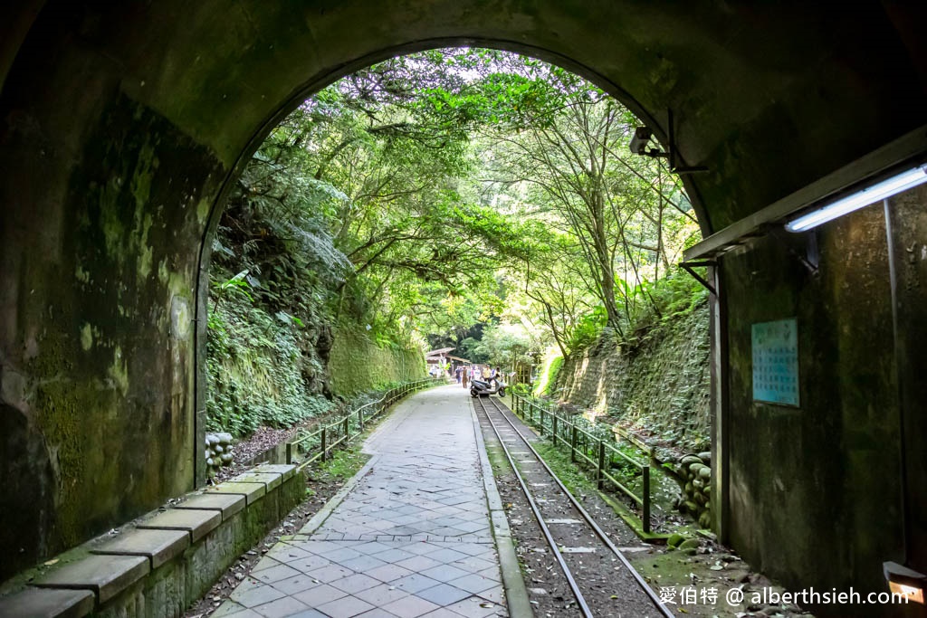 舊百吉隧道．桃園大溪景點（乾淨明亮有風很涼爽舒適，內有日據時代的輕便軌道台車） @愛伯特