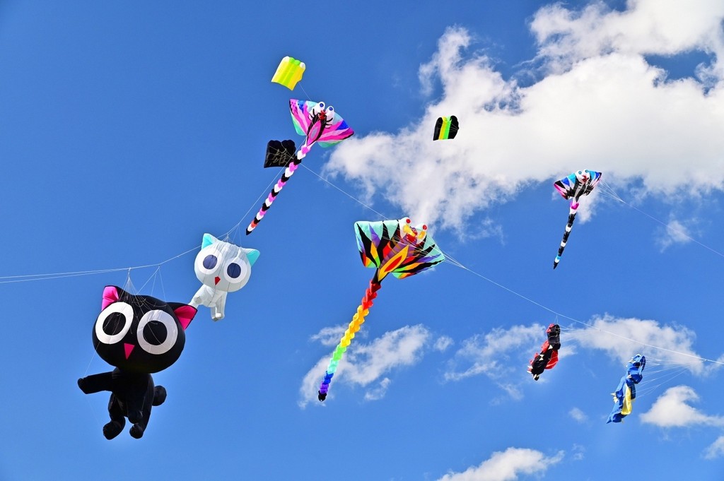 2023台中石岡熱氣球嘉年華（巴西泰迪和琳西熱氣球，繫留體驗、煙火秀、風箏展演秀、市集以及音樂晚會） @愛伯特