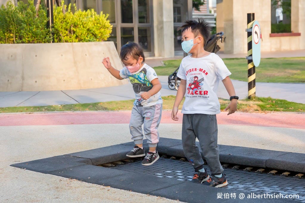 內壢文化公園．桃園親子景點（首座兒童體驗駕駛訓練公園，彩虹跑道，共融式遊戲場）