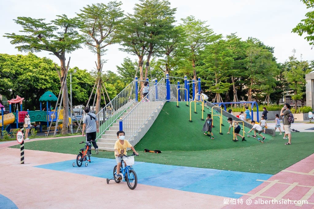 內壢文化公園．桃園親子景點（首座兒童體驗駕駛訓練公園，彩虹跑道，共融式遊戲場）