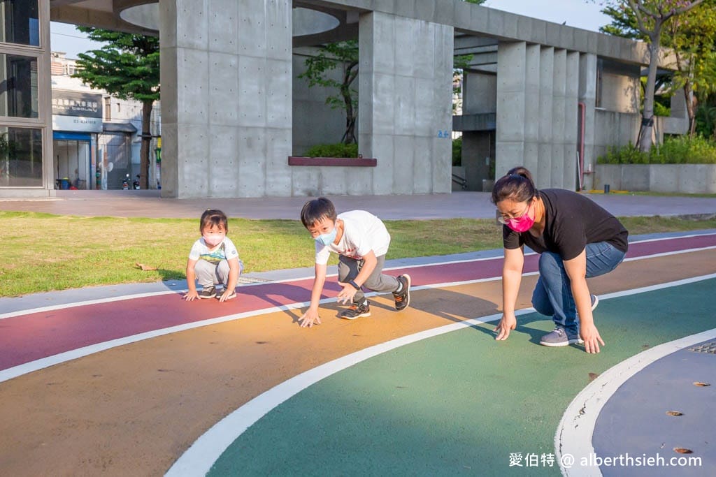 內壢文化公園．桃園親子景點（首座兒童體驗駕駛訓練公園，彩虹跑道，共融式遊戲場）