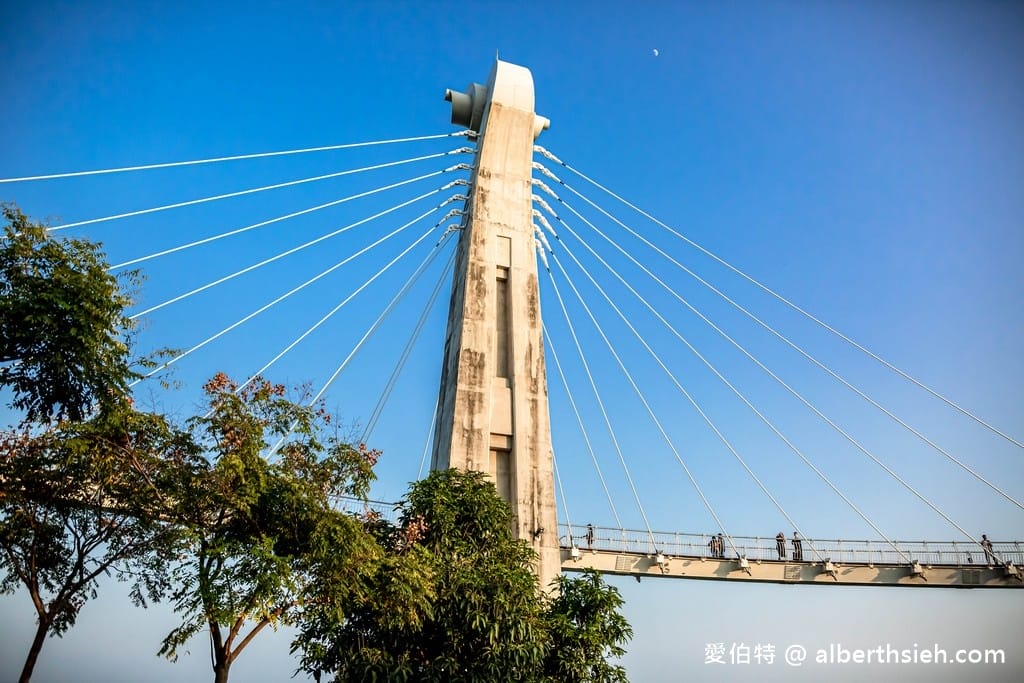 高雄景點．崗山之眼（登高40公尺天空步道上帝視角俯瞰週邊群山美景，入園門票費用/接駁車資訊）