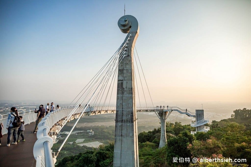 高雄景點．崗山之眼（登高40公尺天空步道上帝視角俯瞰週邊群山美景，入園門票費用/接駁車資訊）