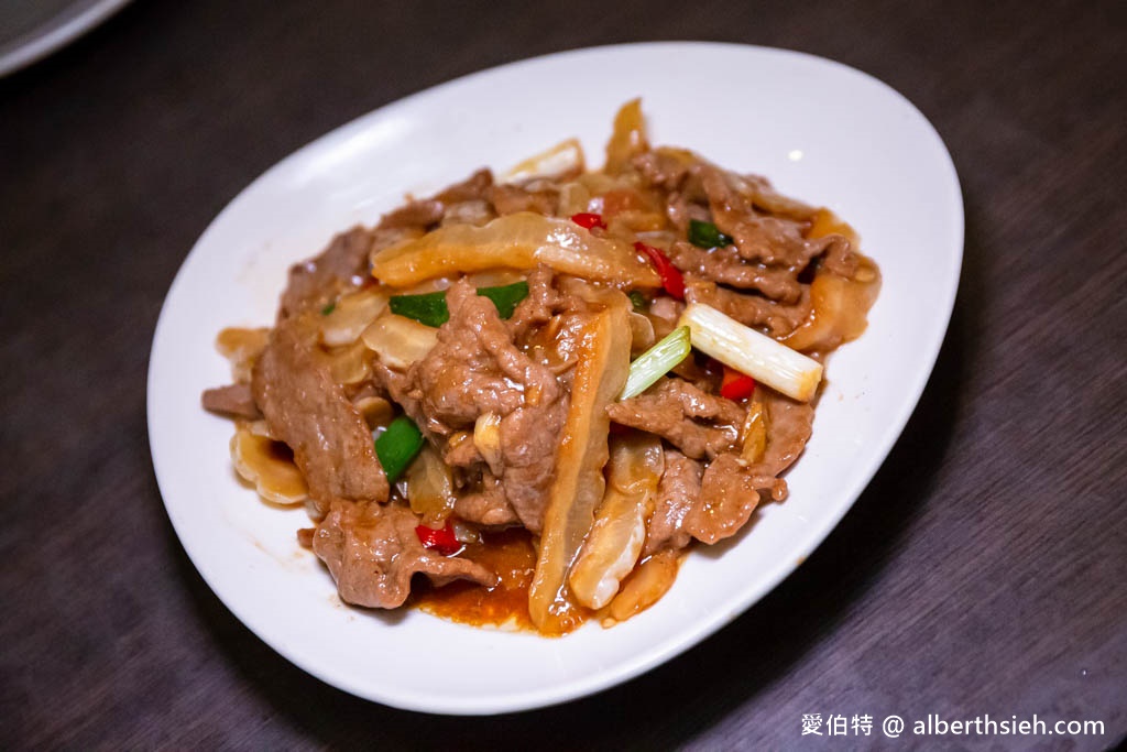 首烏客家御膳館．桃園中壢美食（何首烏雞湯濃郁回甘，麻油鮮蚵蛋、手工麵疙瘩、花生燉豬腳都是必點） @愛伯特