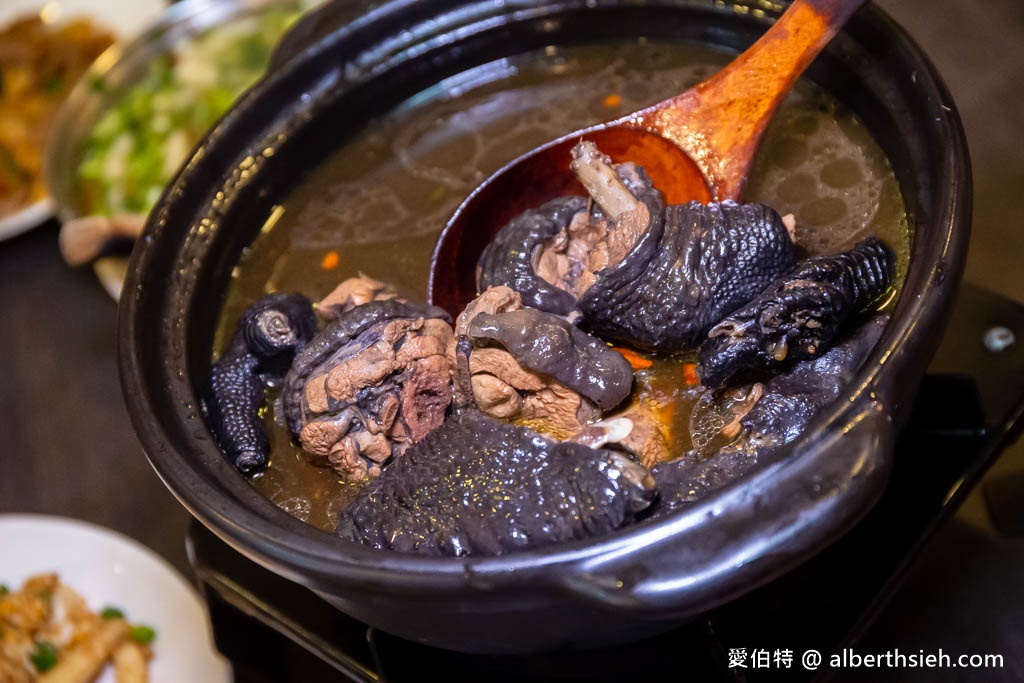 首烏客家御膳館．桃園中壢美食（何首烏雞湯濃郁回甘，麻油鮮蚵蛋、手工麵疙瘩、花生燉豬腳都是必點） @愛伯特