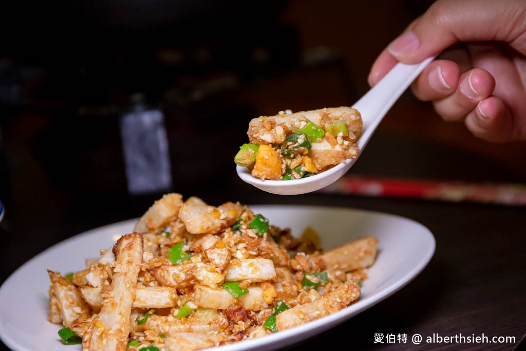 首烏客家御膳館．桃園中壢美食（何首烏雞湯濃郁回甘，麻油鮮蚵蛋、手工麵疙瘩、花生燉豬腳都是必點） @愛伯特