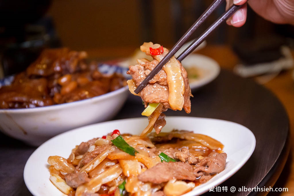 首烏客家御膳館．桃園中壢美食（何首烏雞湯濃郁回甘，麻油鮮蚵蛋、手工麵疙瘩、花生燉豬腳都是必點） @愛伯特