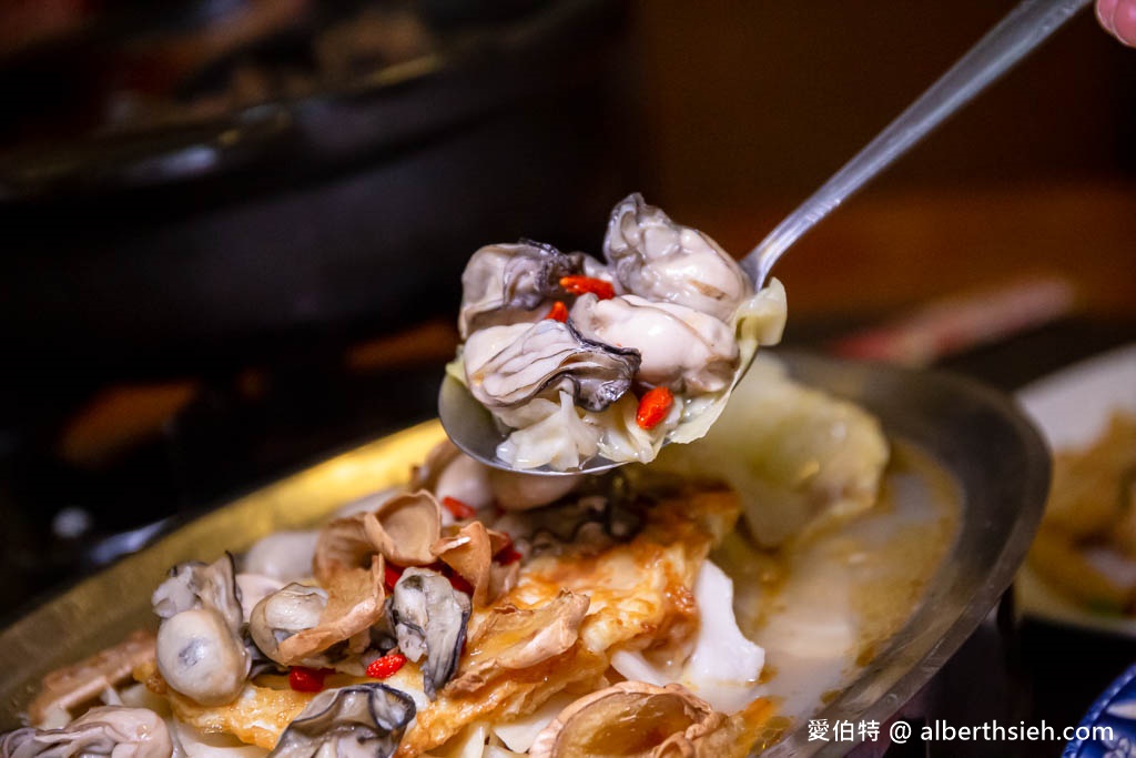 首烏客家御膳館．桃園中壢美食（何首烏雞湯濃郁回甘，麻油鮮蚵蛋、手工麵疙瘩、花生燉豬腳都是必點） @愛伯特