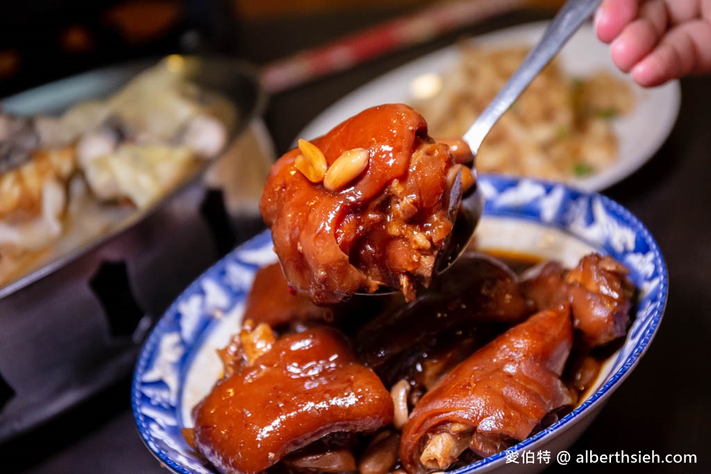 首烏客家御膳館．桃園中壢美食（何首烏雞湯濃郁回甘，麻油鮮蚵蛋、手工麵疙瘩、花生燉豬腳都是必點） @愛伯特