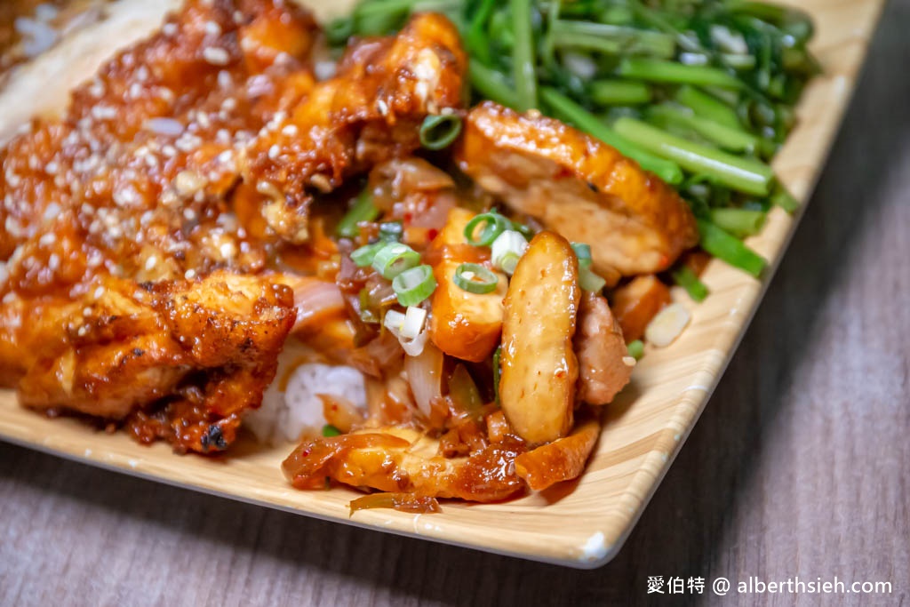 上野烤肉飯中壢總店．桃園中壢美食（便當菜單價格，附停車位的在地超狂排隊店，破千評價還有4.6顆星） @愛伯特