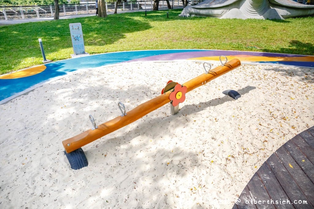 桃園親子景點.龜山中正公園(全台最大的烏龜配上冒險溜滑梯塔) - 第15張圖 桃園親子景點.龜山中正公園(全台最大的烏龜配上冒險溜滑梯塔)