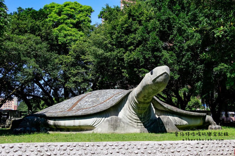 桃園親子景點.龜山中正公園(全台最大的烏龜配上冒險溜滑梯塔) - 第31張圖 桃園親子景點.龜山中正公園(全台最大的烏龜配上冒險溜滑梯塔)