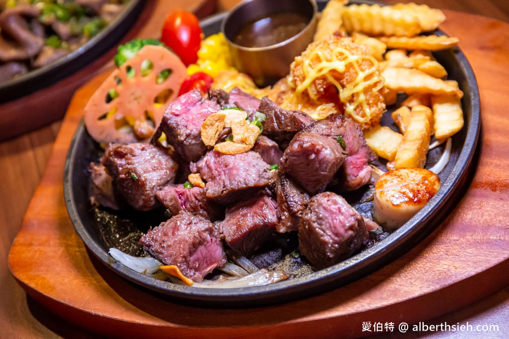 炙り庵STEAK牛排．桃園龜山林口長庚美食（餐點菜單價格，濕式熟成冷藏牛排軟嫩好吃，內用自助吧隨你吃） @愛伯特