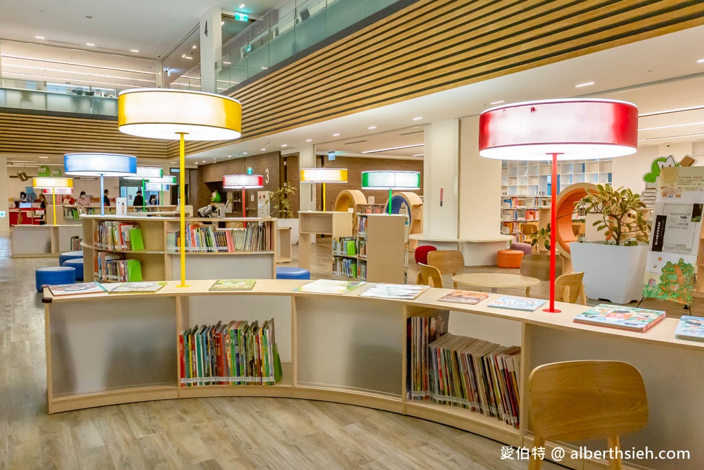 桃園市立圖書館總館|全台最美綠建築圖書館,漫畫看到飽 @愛伯特