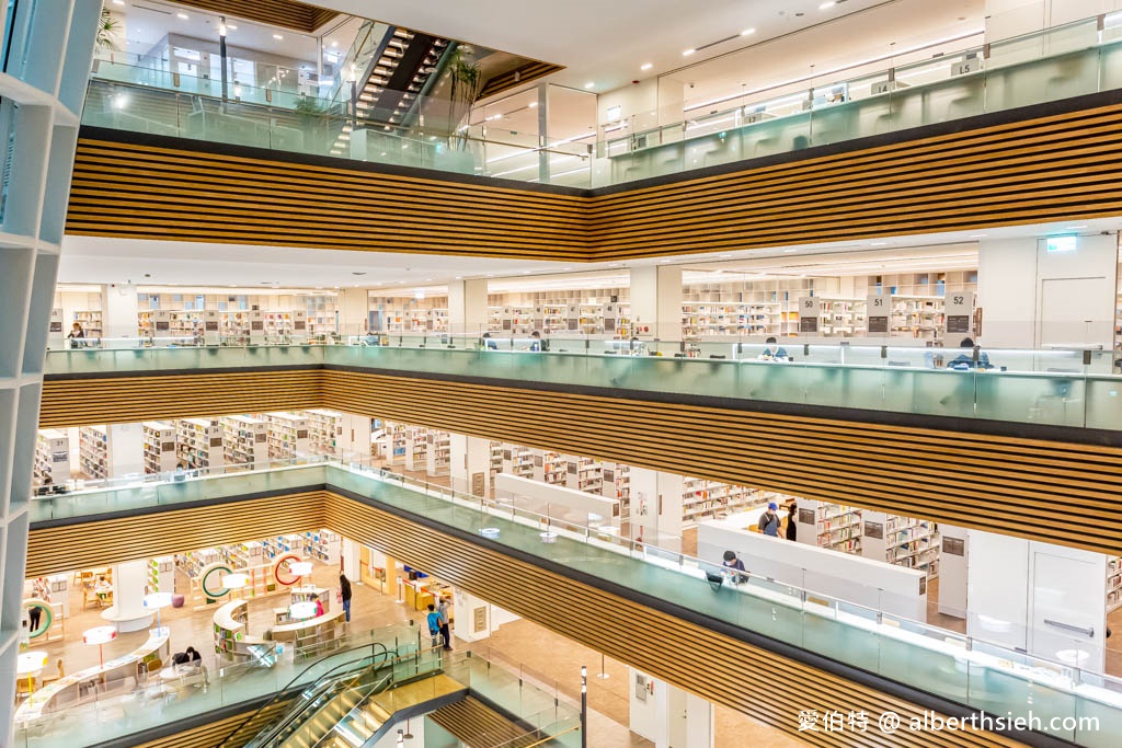 桃園市立圖書館總館|全台最美綠建築圖書館,漫畫看到飽 @愛伯特