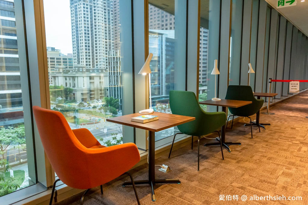 桃園市立圖書館總館|全台最美綠建築圖書館,漫畫看到飽 @愛伯特